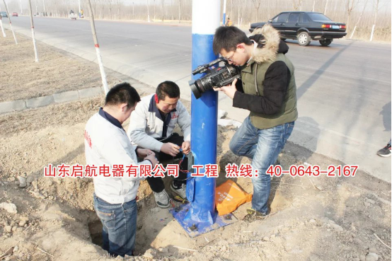 山東禹城房寺鎮(zhèn)S316省道路燈亮化工程.png